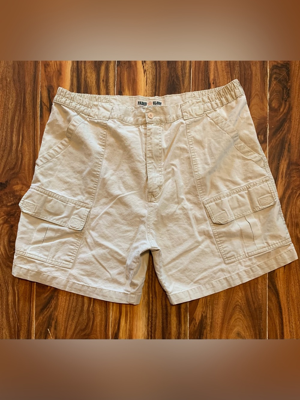 Vintage Faded Glory Off White Men’s Cargo Size 38 Shorts.             3438